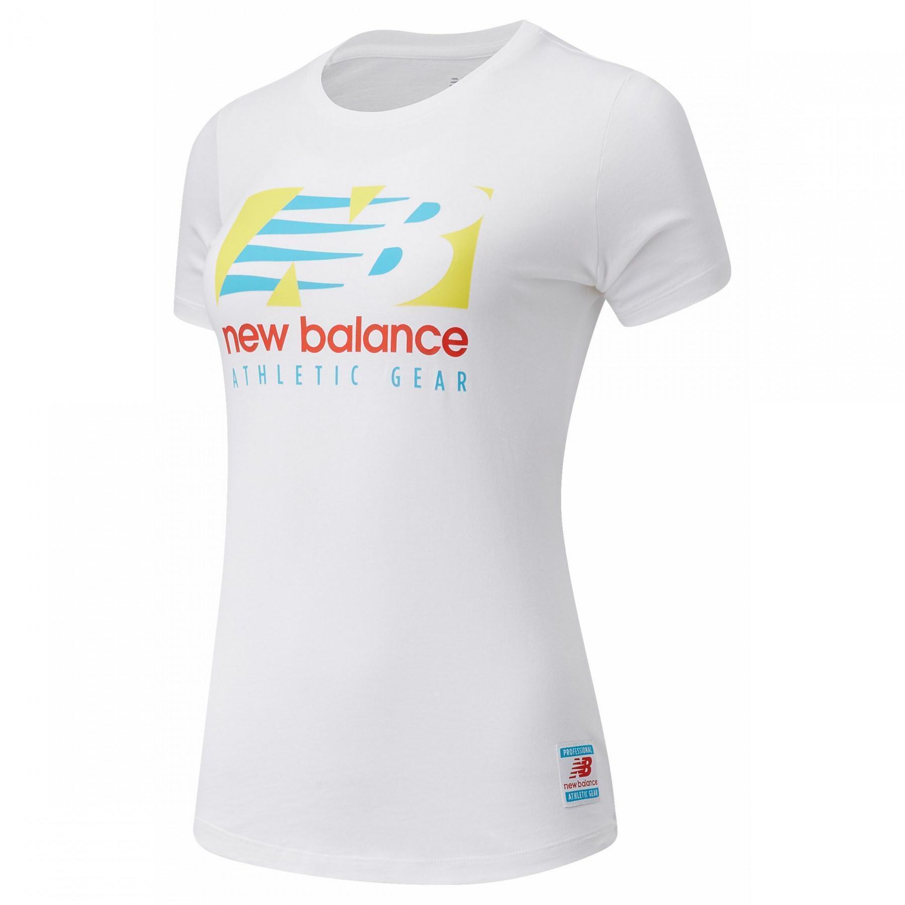 Camiseta feminina New Balance essentials field day